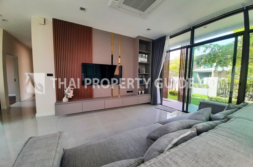 House with Shared Pool in Bangnatrad 